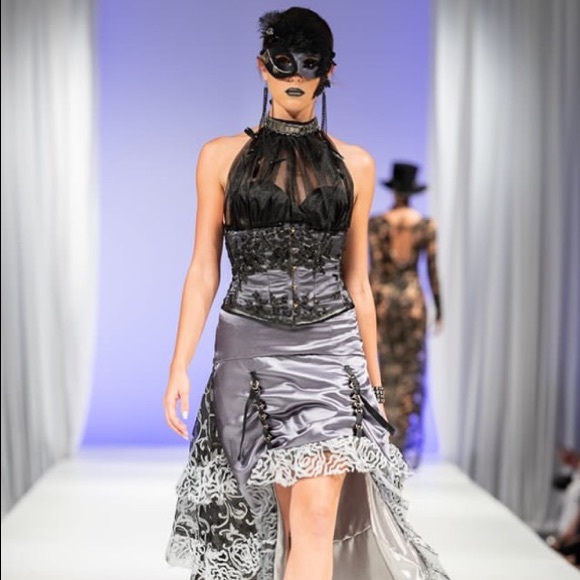 Meet your Posher, Nicole - Picture 2 of 4